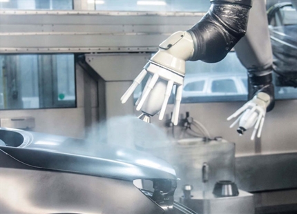 Spray booth humidification