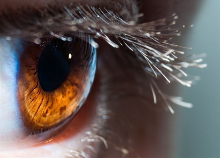 Dry air and our eyes