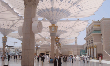Spray mist cooling for large outdoor areas